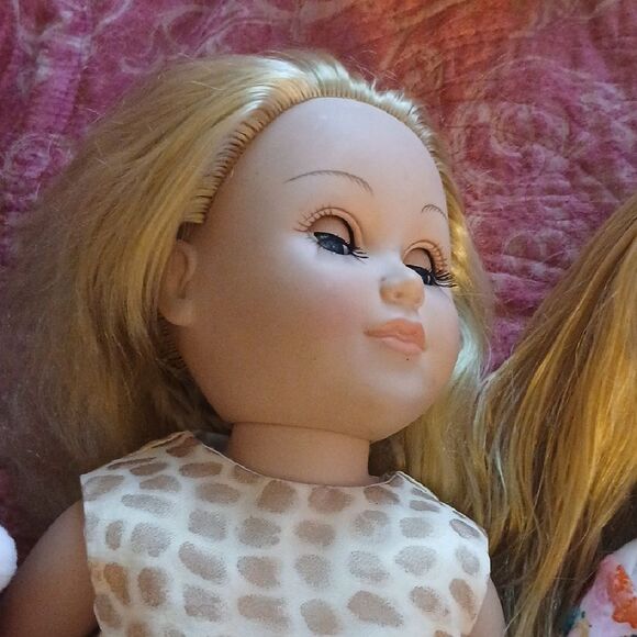 Stylish Doll Set with Red, Beige, and Yellow Outfits - Picture 3 of 7